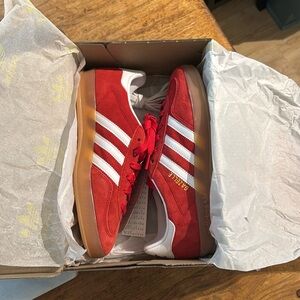 NWT Adidas ‘Better Scarlet Gum’ size 6US, 5.5UK